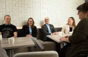 Elämä on pidempi kuin kvartaali. Matti Vilmi harmittelee, että monissa yrityksissä katsotaan liikaa lyhyen ajanjakson tavoitetta, kun pitäisi pystyä katsomaan kvartaalien yli. Vasta siellä ovat ne tärkeimmät asiat.