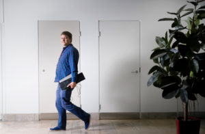 Alexander Sandén kertoo, että yövuoroissa on yleensä päivävuoroja leppoisampi tahti.