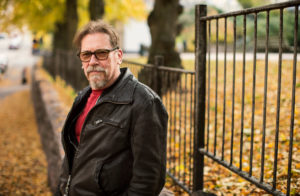"En osaa laittaa tärkeysjärjestykseen teatteria, elokuvaa tai tv-sarjaa, kaikissa on puolensa", Matti Onnismaa kertoo.