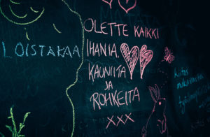 Prisman taukohuoneessa tsempataan kollegoita.