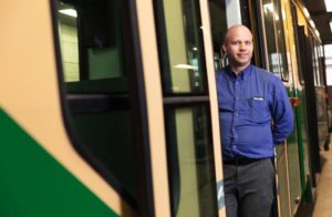 HKL:n liikennöintiyksikön johtaja Arttu Kuukankorpi pitää mahdollisena, että HKL ryhtyy kokeilemaan erilaisia työvuorojen kiertosysteemejä.