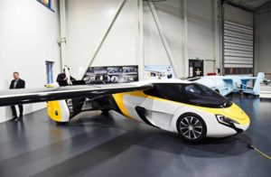 AeroMobil valmistaa autoja, jotka osaavat lentää! Aeromobilen malliversio 4.0 lentovalmiudessa. Se on hyväksytty EU:ssa ilma-alukseksi.