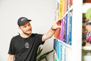 Tubettajamanageri tunsi olevansa etuoikeutettu, kun pääsi tekemään mieluisia työtehtäviä: – Siinä vauhdissa ei huomaa, että on vähän liikaa lautasella.