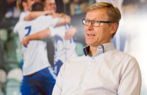 Joukkuehengen ylläpitäminen pandemia-aikana on haastavaa. Kanerva on ollut tiiviisti yhteydessä jokaiseen pelaajaan pitäen yllä positiivista henkeä, kannustanut ja kuunnellut.