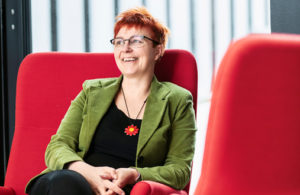 Ulla Vehkaperä näkee sote-alan tulevaisuudessa innostavia mahdollisuuksia. – Mutta uskon, että digitalisaatio, robotiikka ja tekoäly voivat myös ahdistaa. Tilanne muistuttaa sitä, kun hoitotyöhön tuli tietokoneet.