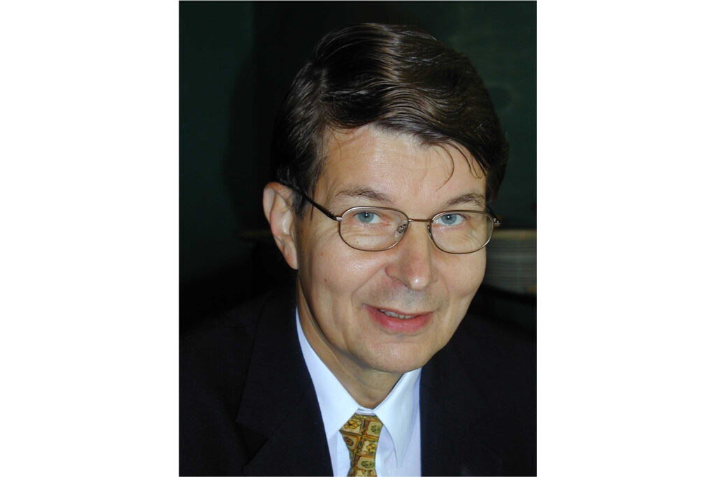 4 kysymystä kirjasta