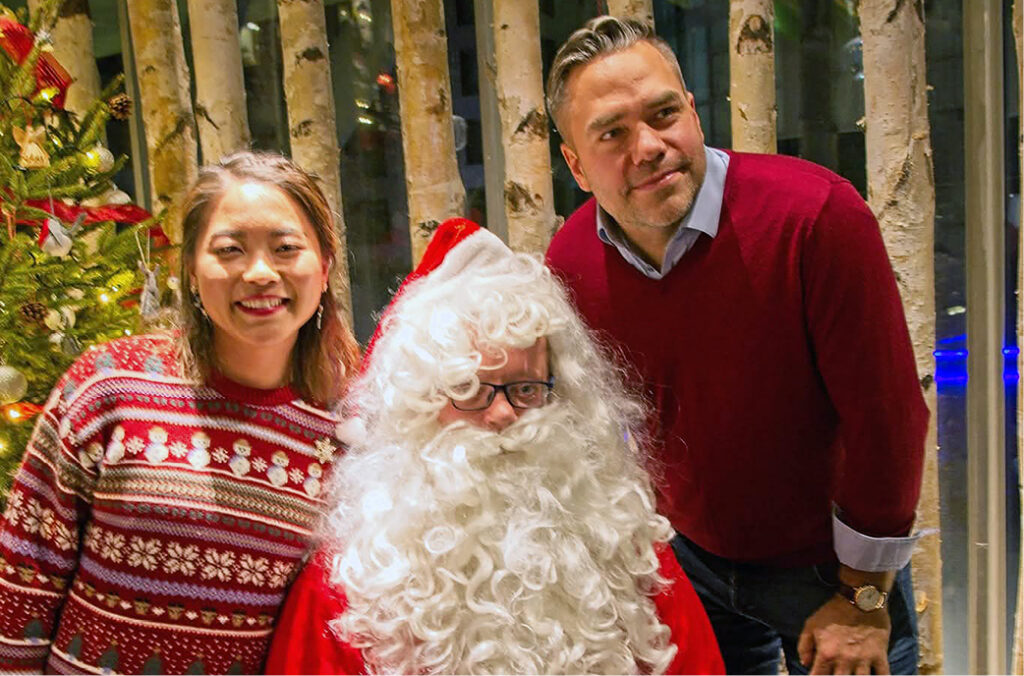 Töissä tehtaalla Kiinassa